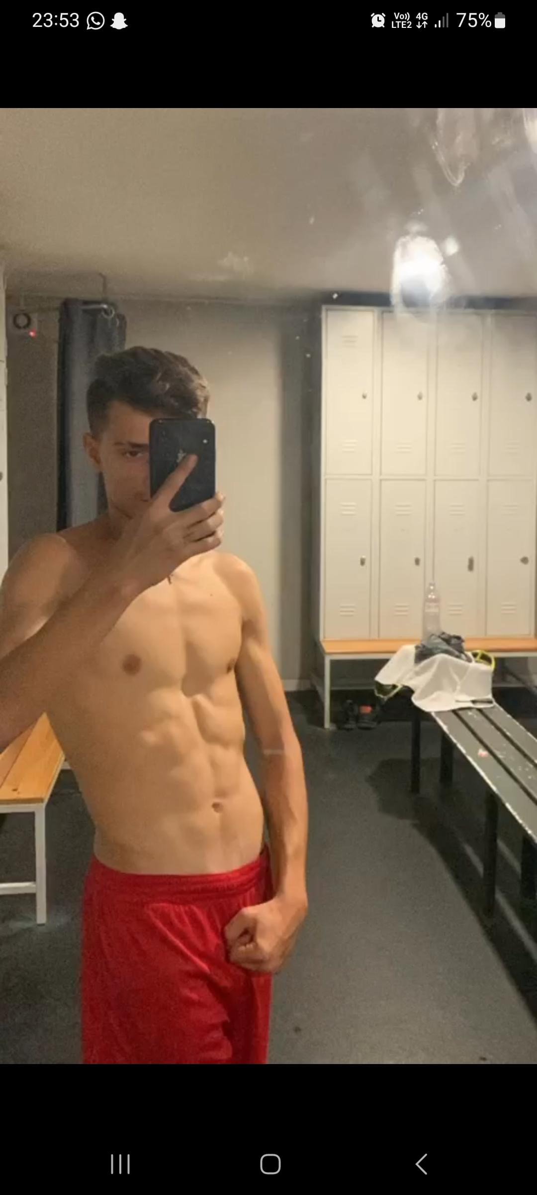 Profil de Bazil, 21 ans, Escort Gay Monaco à Saint-Bresson
