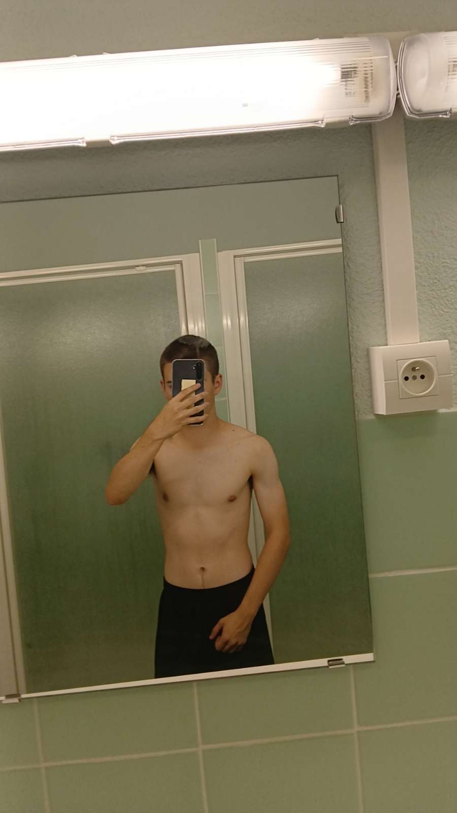 Profil de Gillian, 19 ans, Escort Gay Monaco à Saint-Hippolyte-de-Montaigu