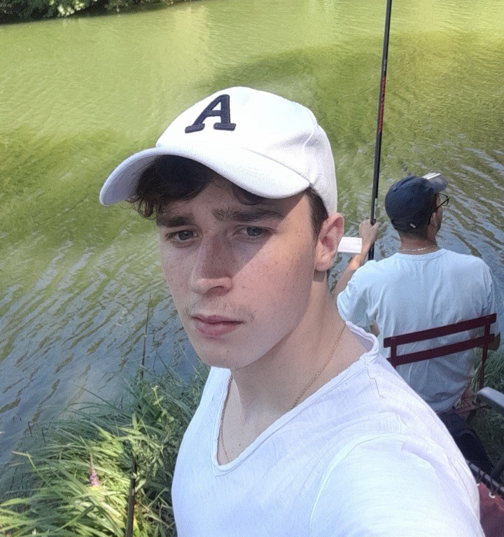 Profil de Yvane, 20 ans, Escort Gay Monaco à Saint-Étienne-des-Sorts