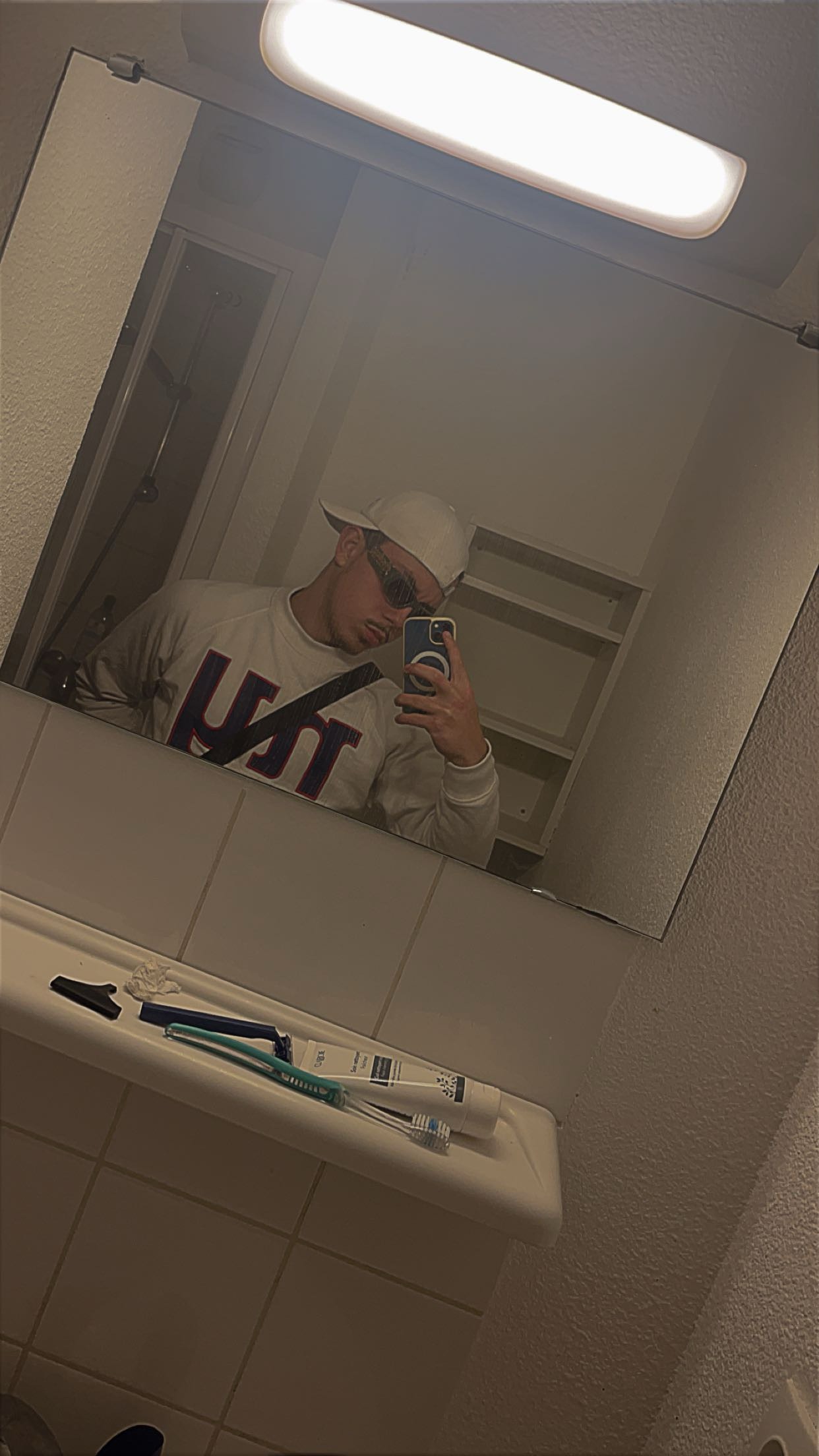 Profil de Amadeo, 20 ans, Escort Gay Monaco à Meynes
