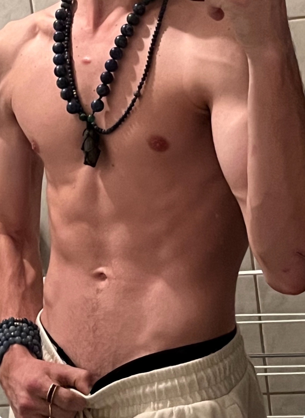 Profil de Eliah, 20 ans, Escort Gay Monaco à Cellettes