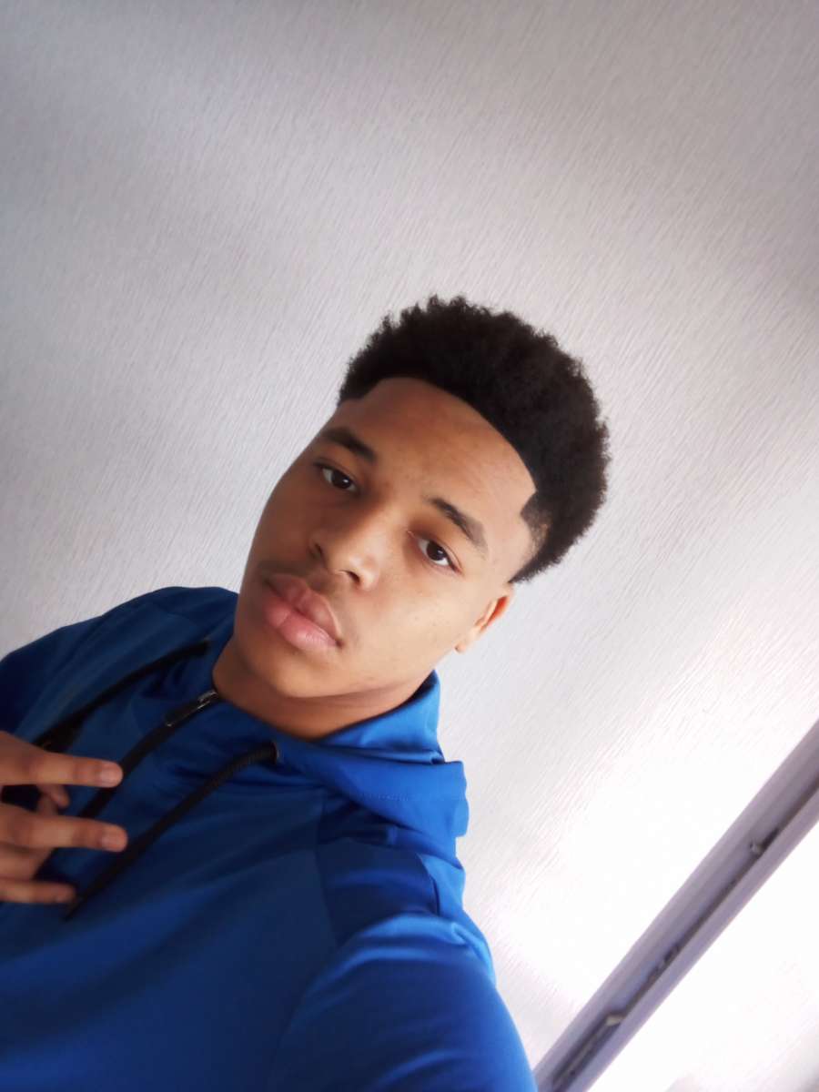 Profil de Fulgence, 20 ans, Escort Gay Monaco à Neuvic