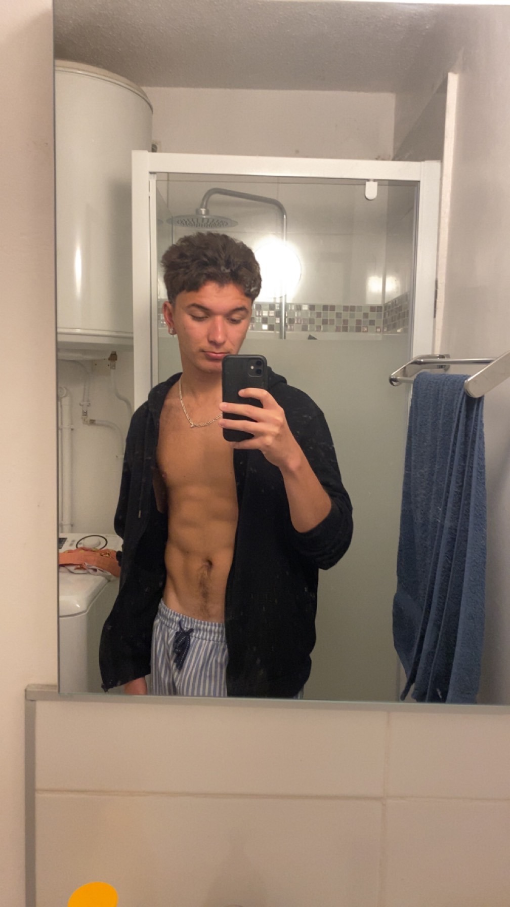 Profil de Oleg, 21 ans, Escort Gay Monaco à Causses-et-Veyran