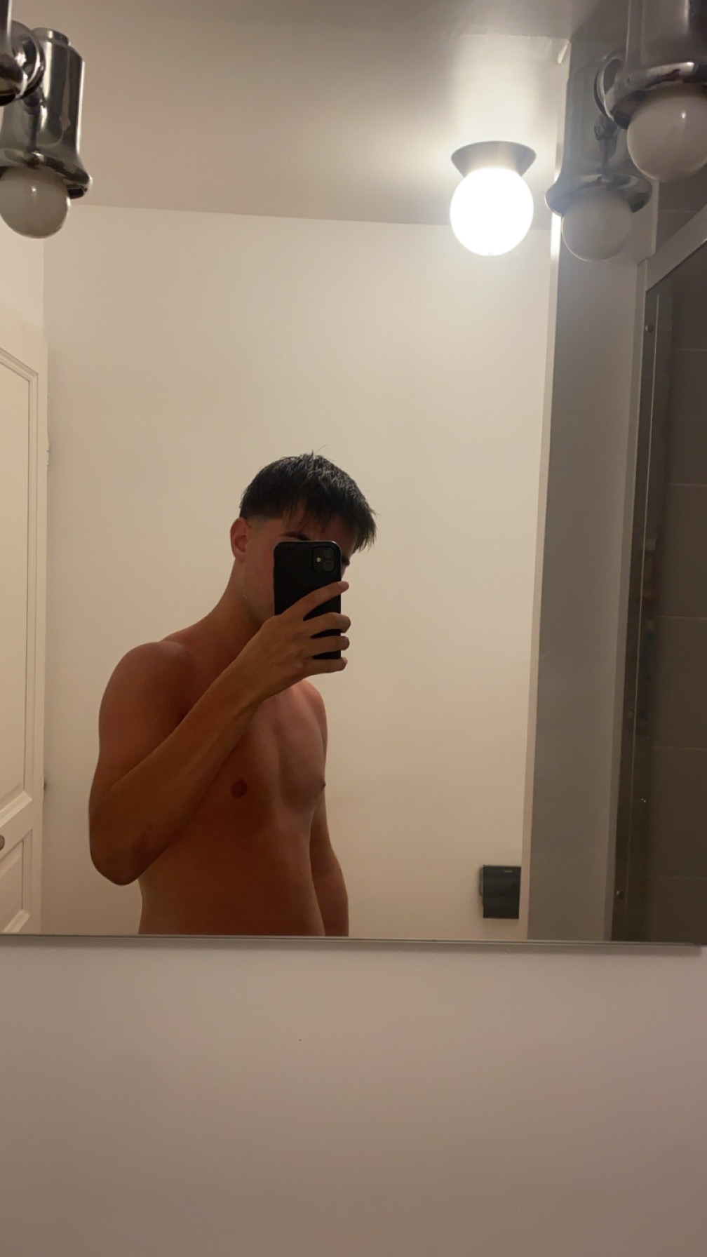 Profil de Claris, 19 ans, Escort Gay Monaco à Lozzi
