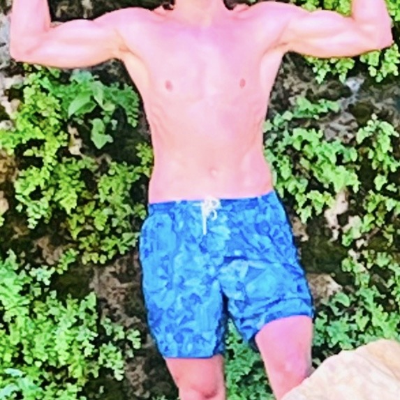 Profil de Iles, 21 ans, Escort Gay Monaco à Alos