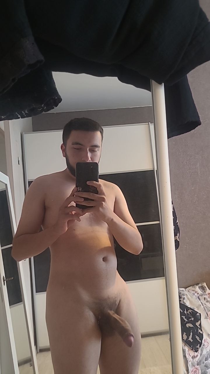 Profil de Ghalem, 20 ans, Escort Gay Monaco à Noailhac
