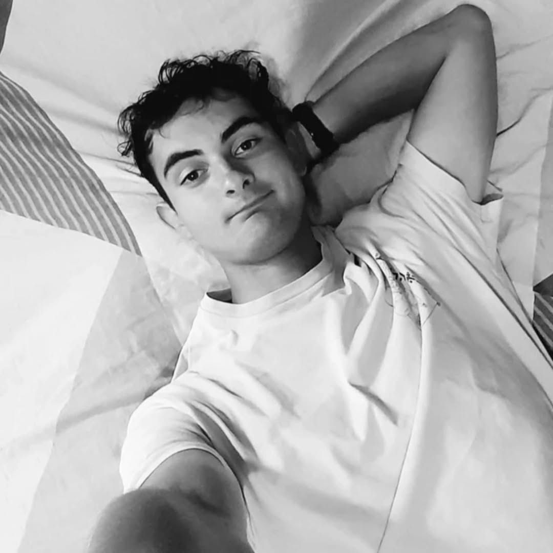 Profil de Fessal, 21 ans, Escort Gay Monaco à San-Gavino-d'Ampugnani