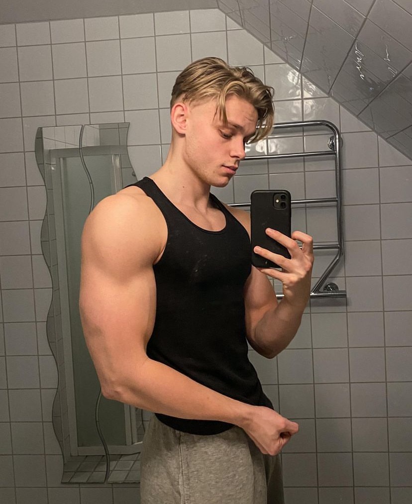Profil de Valérien, 21 ans, Escort Gay Monaco à Cervione