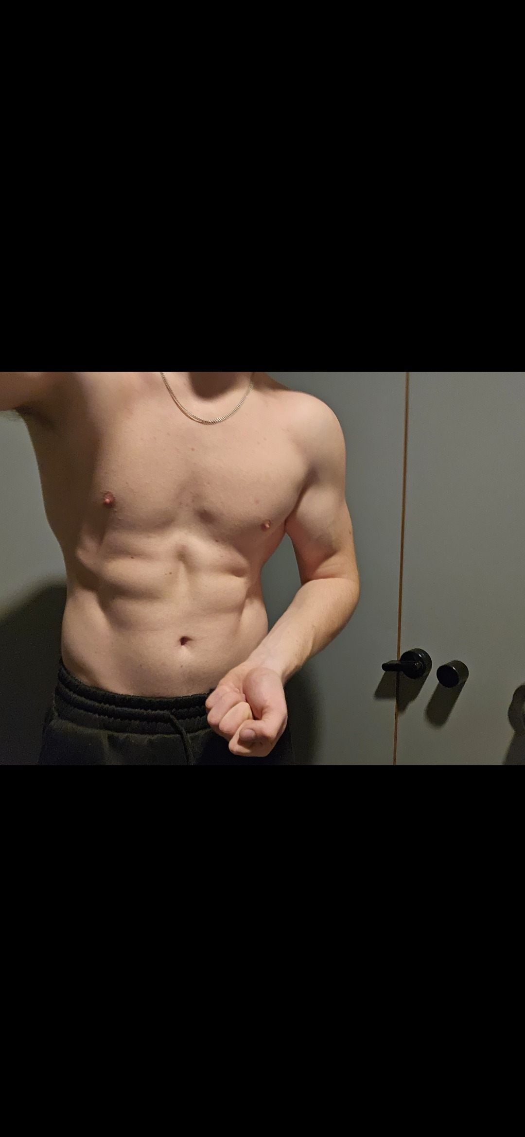 Profil de Pierre-gabriel, 21 ans, Escort Gay Monaco à Lempaut