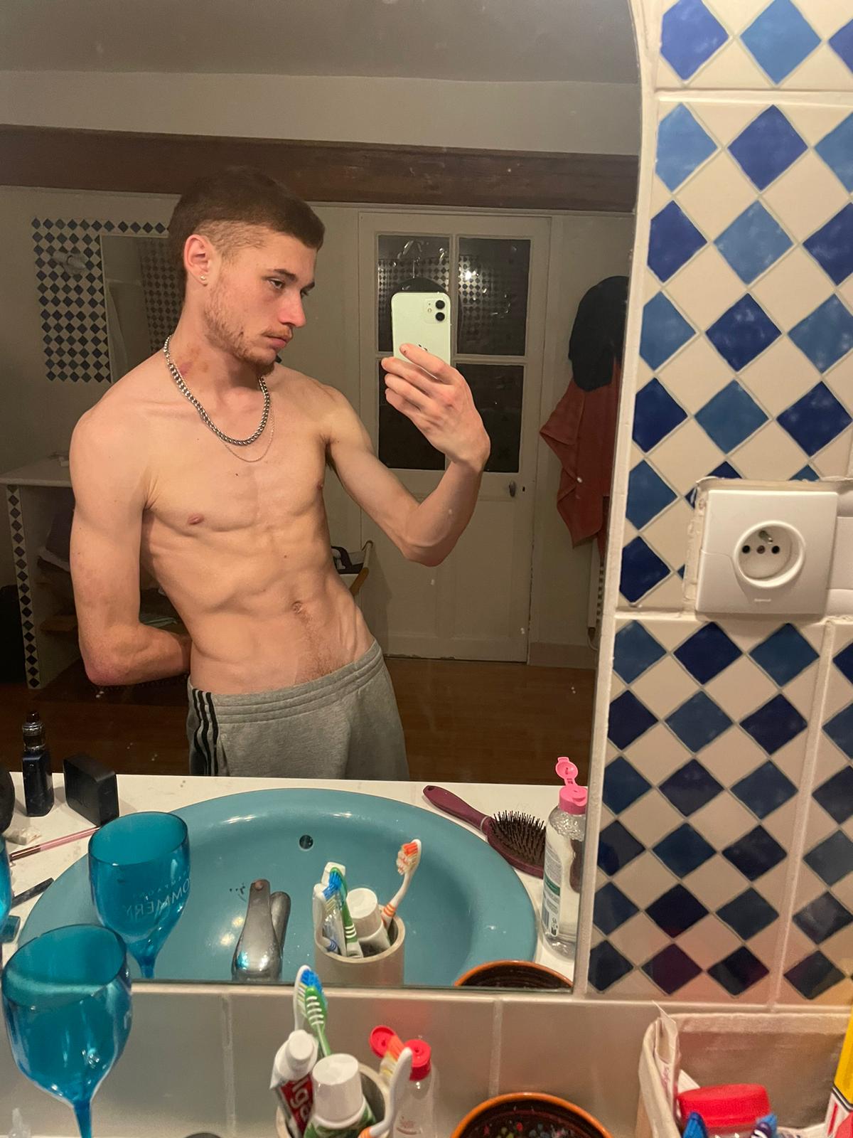 Profil de Paul-gabriel, 20 ans, Escort Gay Monaco à Croix
