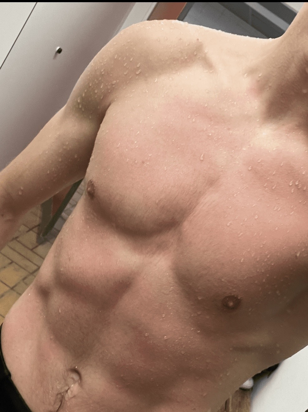 Profil de Jolane, 19 ans, Escort Gay Monaco à Mèze