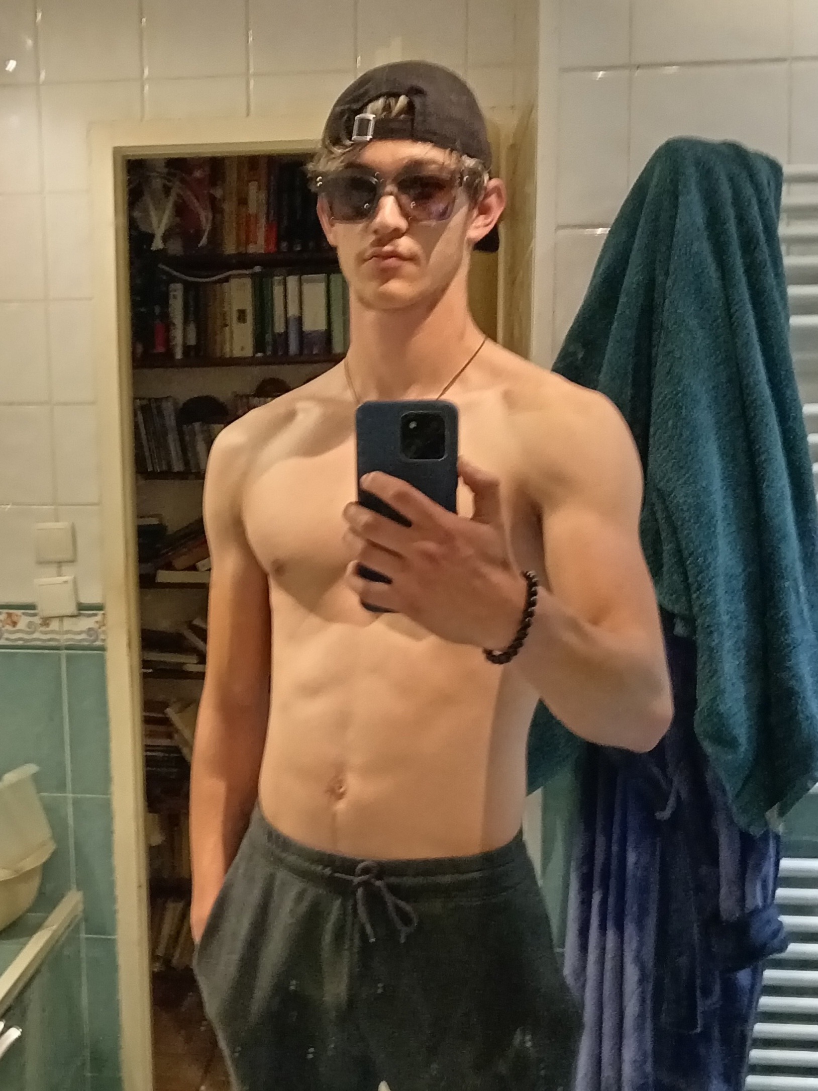Profil de Ala-eddine, 22 ans, Escort Gay Monaco à Grabels