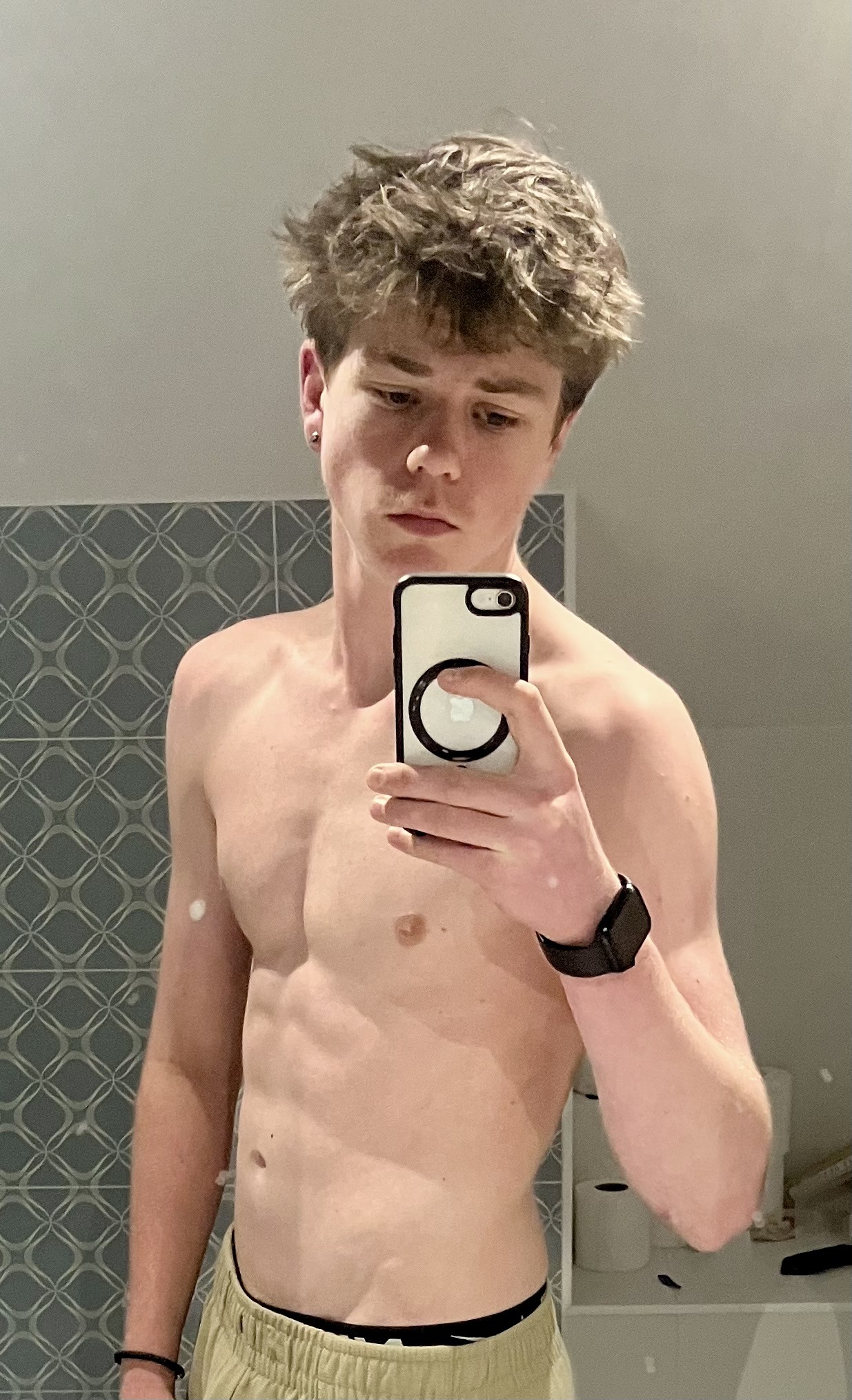 Profil de Janusz, 21 ans, Escort Gay Monaco à Saint-Genest